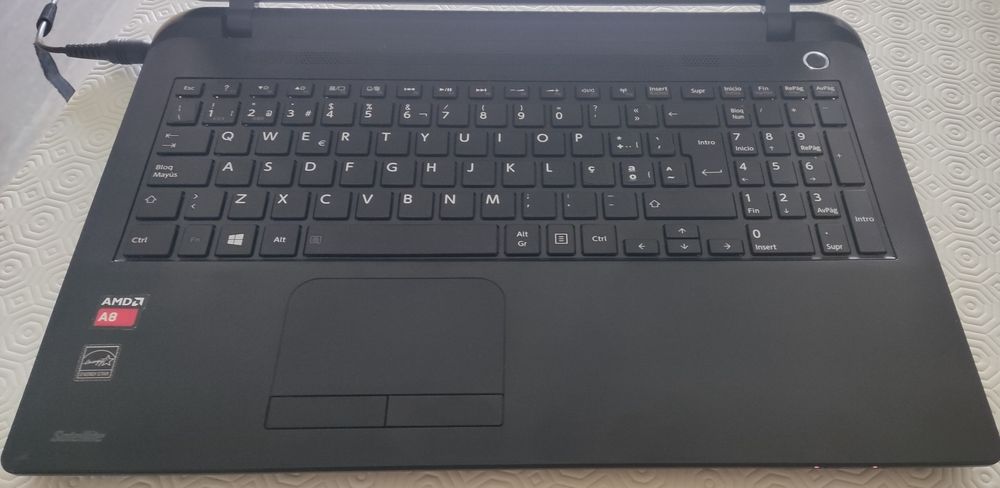 Portátil Toshiba com Ecrã Tactil/Touch