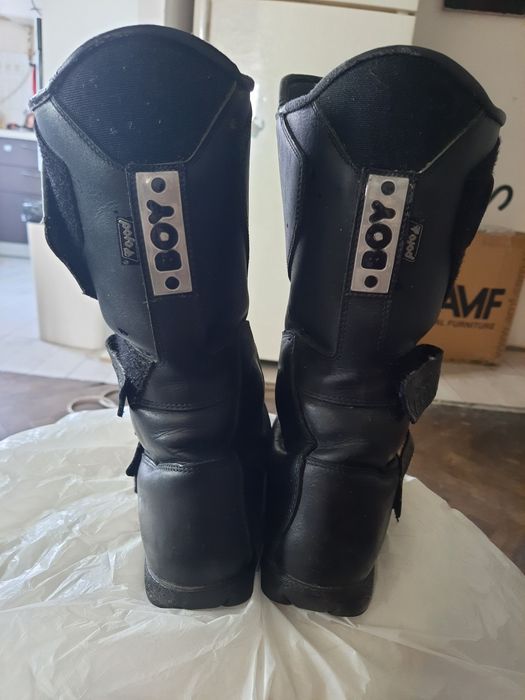 Продам чорні мотоботи