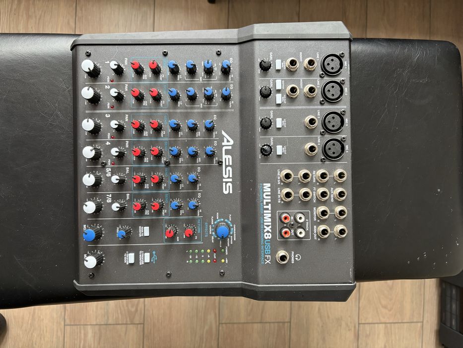 Пульт Alesis Multimix 8 USB FX Мікшер