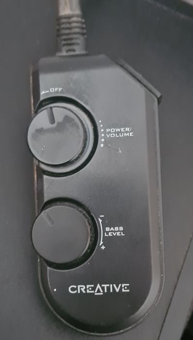 Sistema de som Creative 2.1