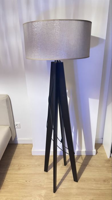 Candeeiro de pé alto