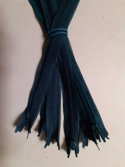 Zestaw- zamki kryte firmy YKK ciemny granat 21 cm -szt.25