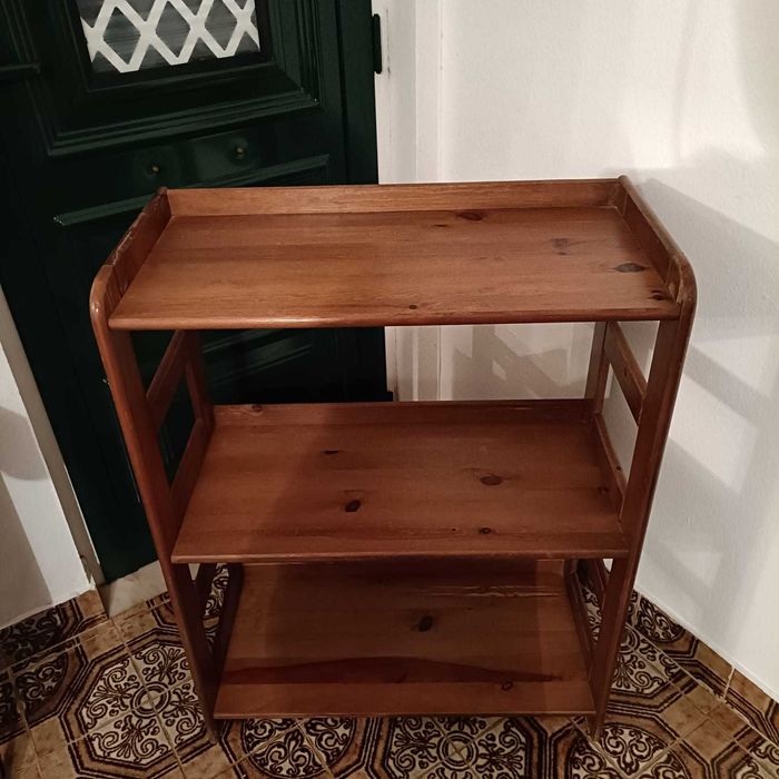 Móvel / Aparador em madeira - Usado, em bom estado