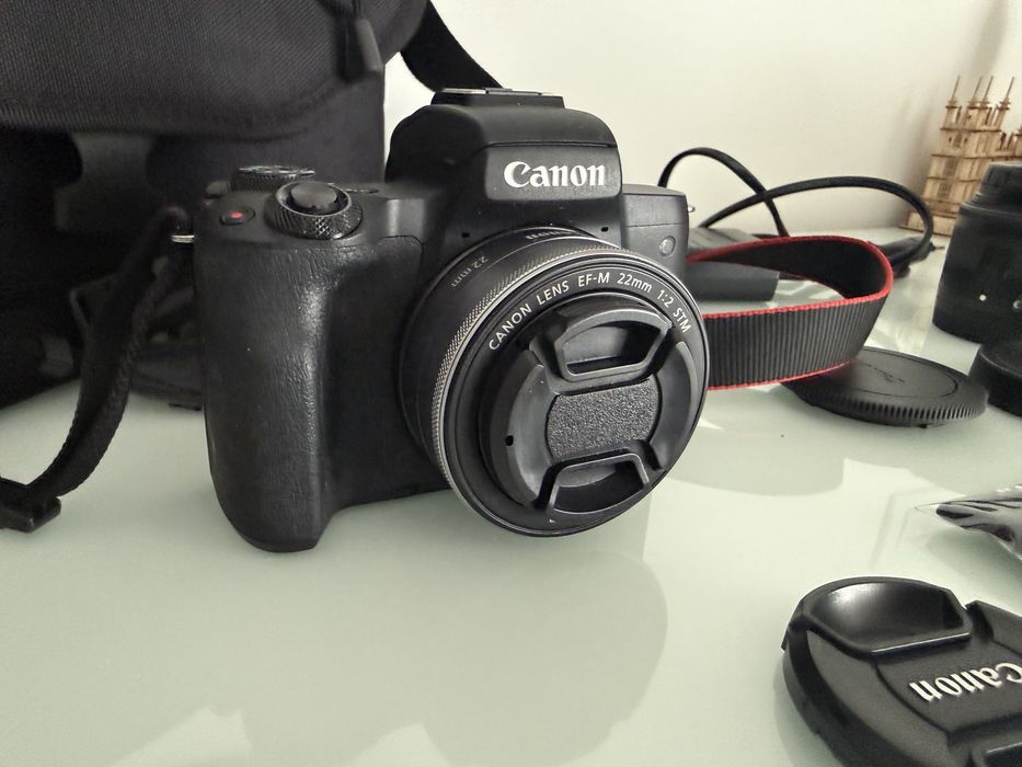 Canon EOS M50 + 2 Objetivas + 2 Baterias Extra + Mala | Como Nova