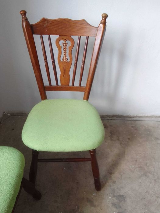 Komplet krzeseł drewnianych - 4 szt.