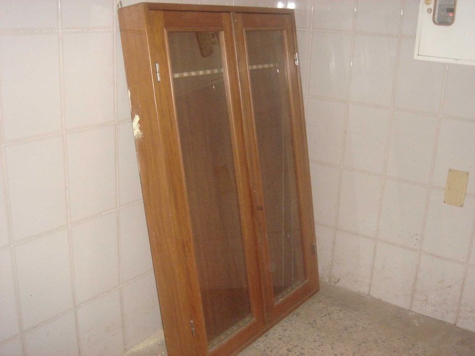 Taqueira em madeira cor pinho mel.