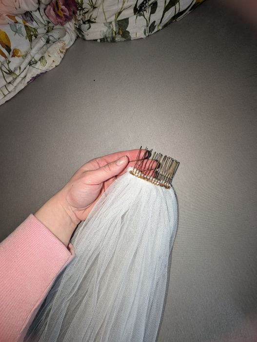 Długi welon ślubny