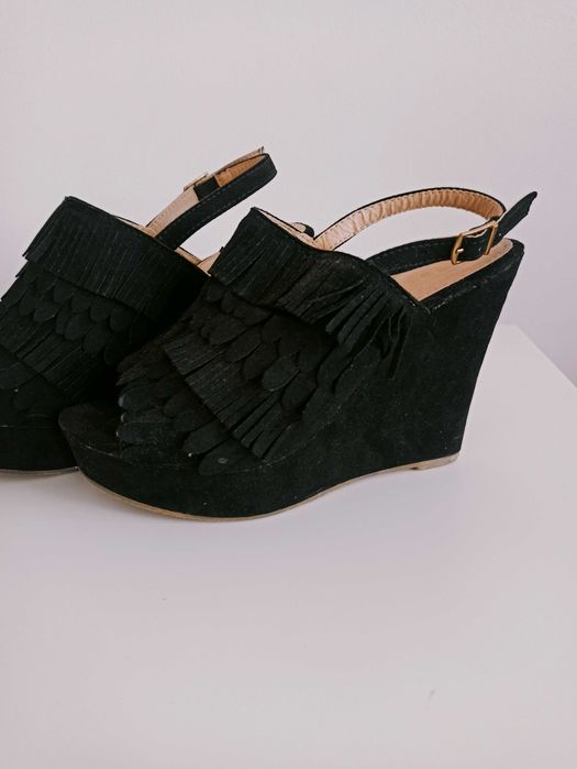 Sandałki na koturnie 38-39