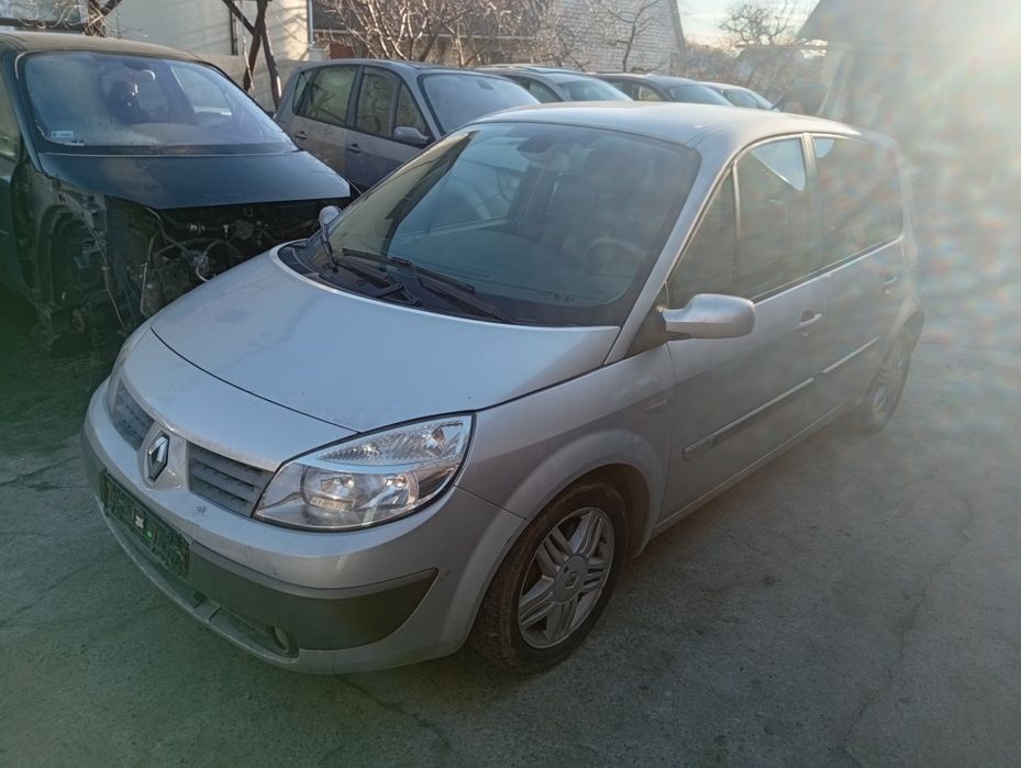 Сидіння салон підлокітник карти торпеда панель  автомат коробка Рено