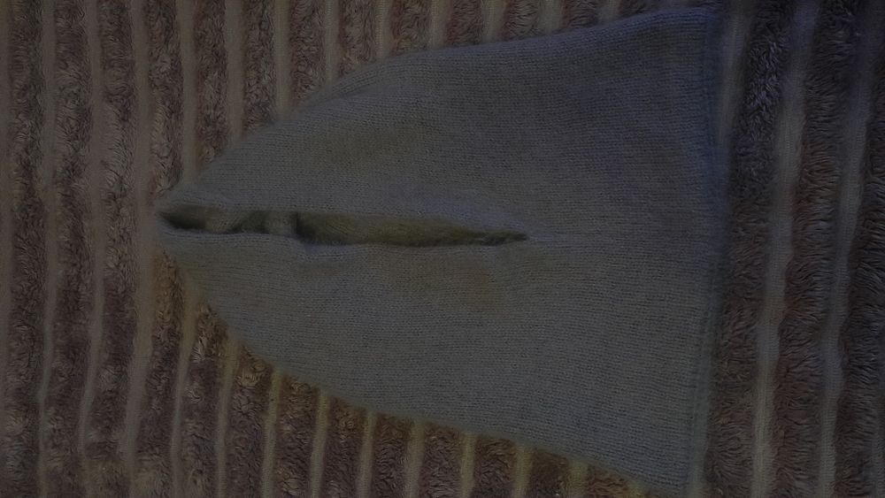 Капор ангора сірий і малиновий