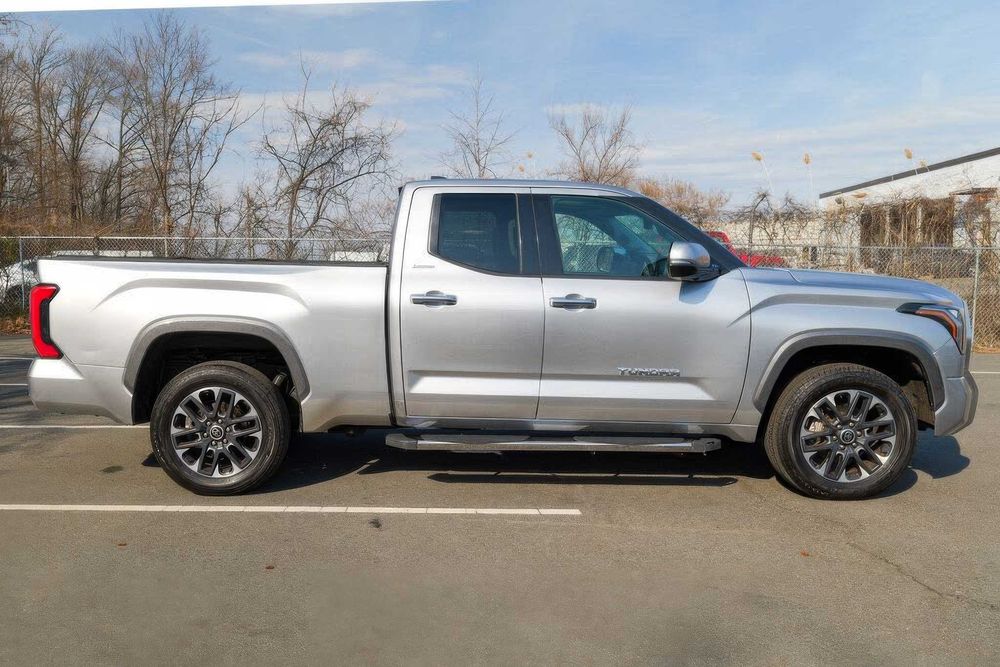 Toyota Tundra      2022