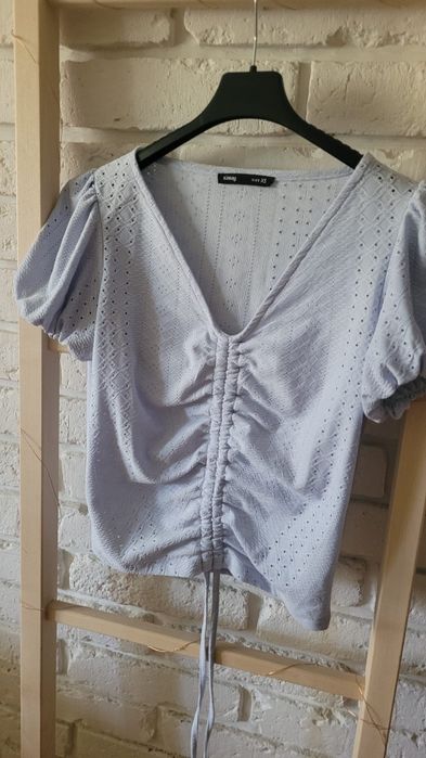 Bluzka błękitna ze ściągaczem