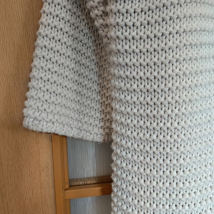 Piękny sweter o grubym splocie