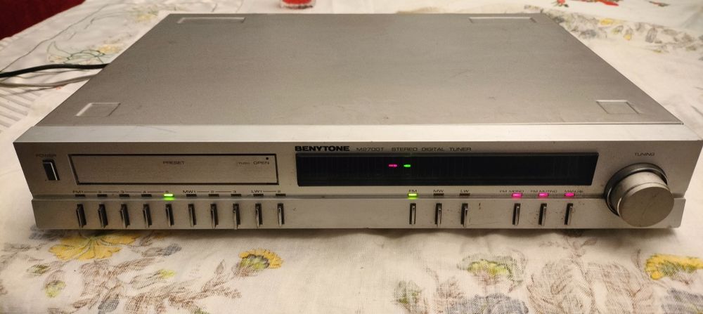 Tuner cyfrowy Benytone