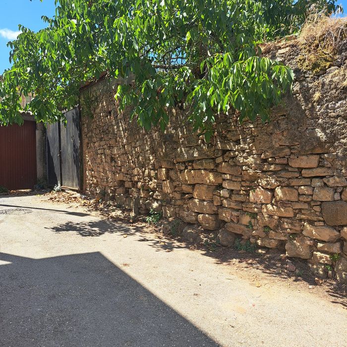 Moradia / Imóvel para Reabilitação Total em Almalaguês, Coimbra