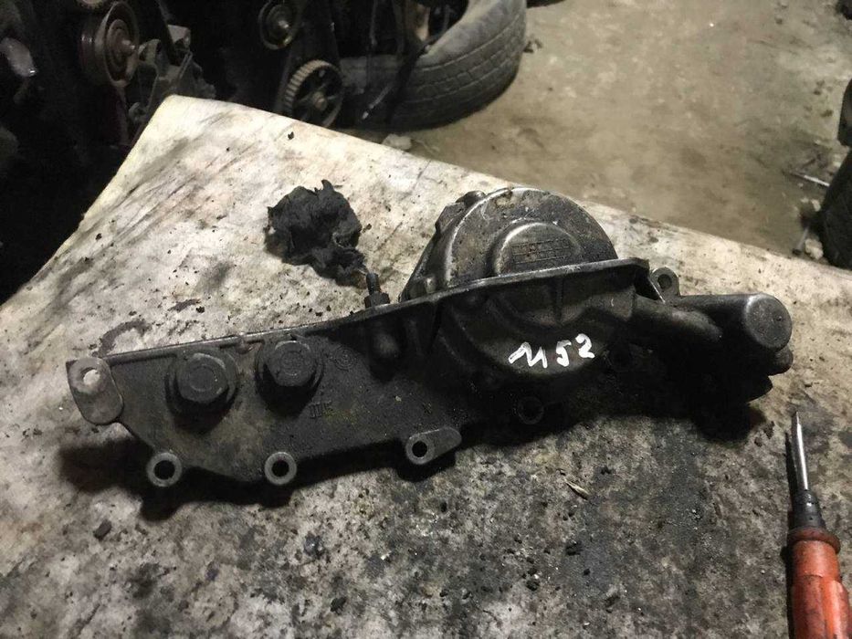 Масляний насос BMW E36 E38 E39 2.0 M52 B20 17384059 БМВ Авторозборка