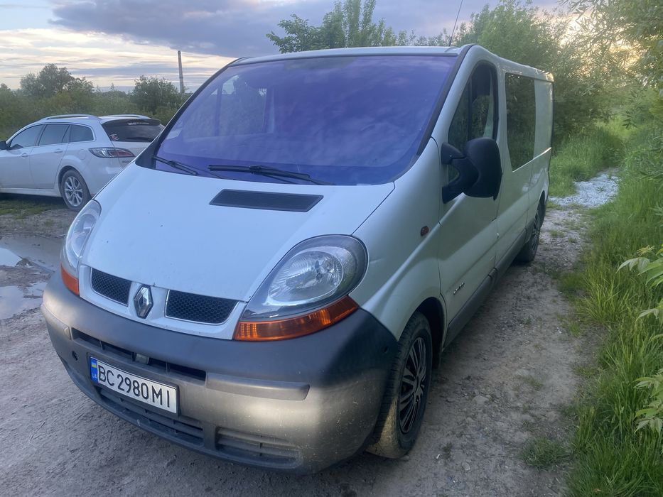 Оренда авто буса Renault Traffic 5 місць подобова довготривала