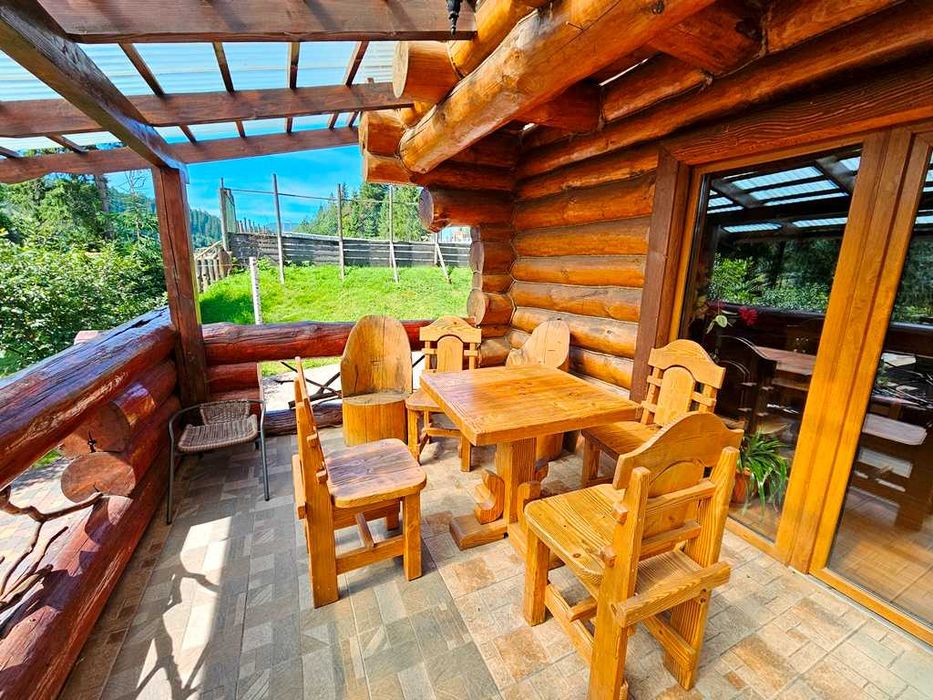 Продається діючий готель на березі річки Опір в курортному с. Славське