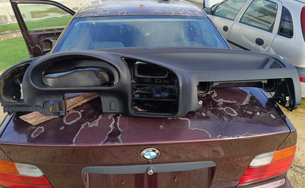 BMW e36 316i sedan para peças – motor, módulos, quartelas, interiores, outros