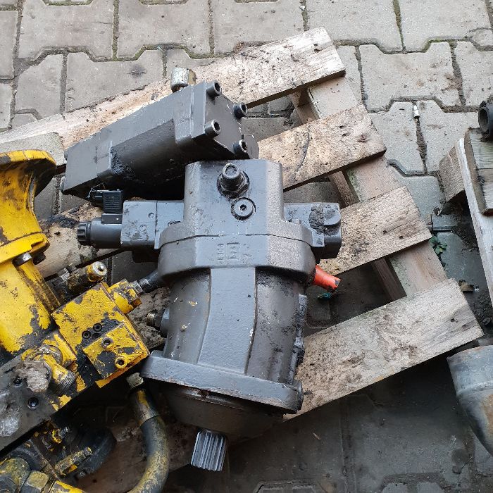koparka mecalac 714 siłownik hydrauliczny ramienia