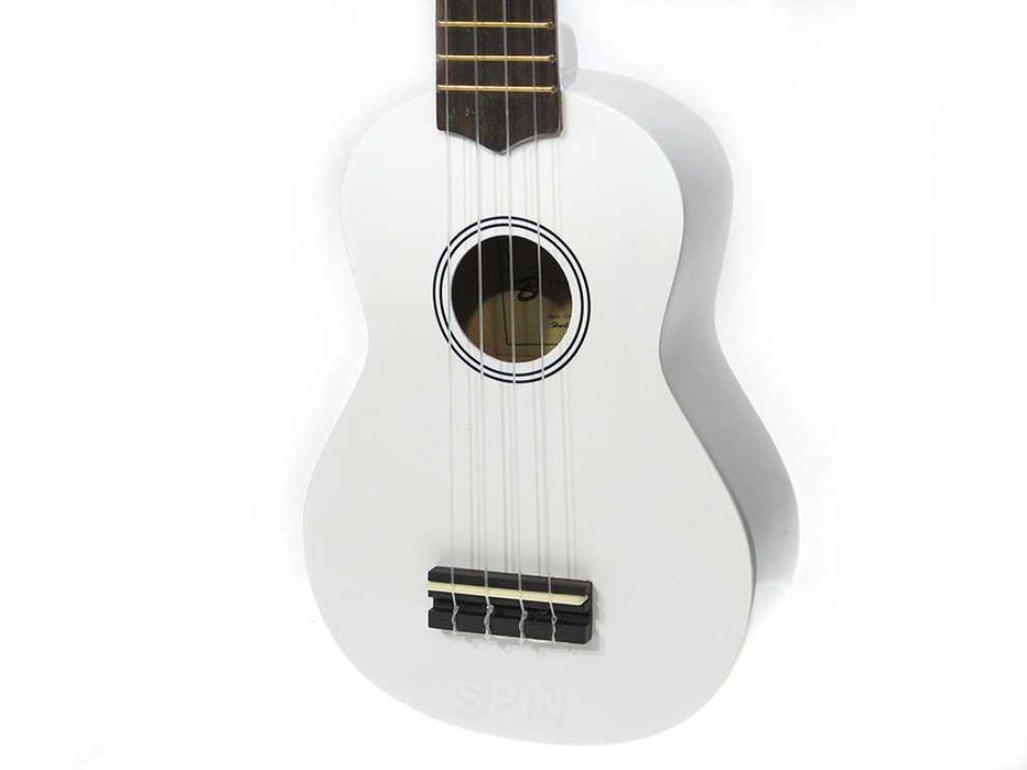 Białe ukulele sopranowe z drewna od Harleya