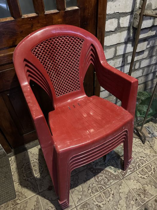 Стульці садові пластикові