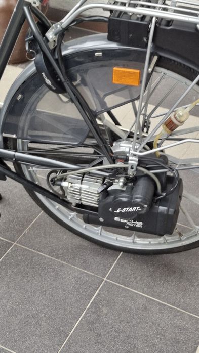 Rower z napędem spalinowym