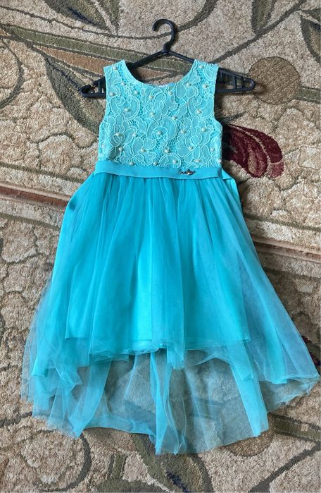 Дитяча сукня з шлейфом