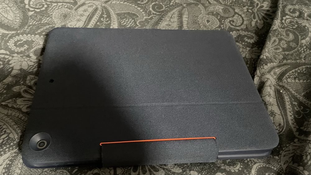 Apple iPad + Чохол-клавіатура Logitech Combo Touch (в ідеальному стані)