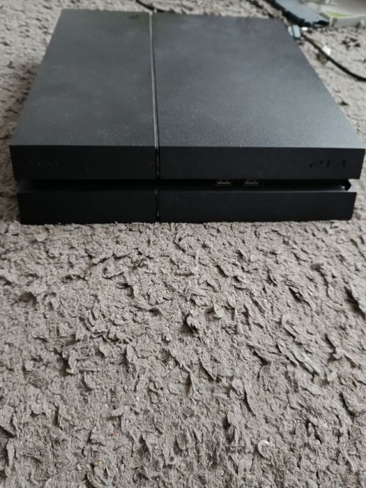 Konsola ps4 + 7 gier