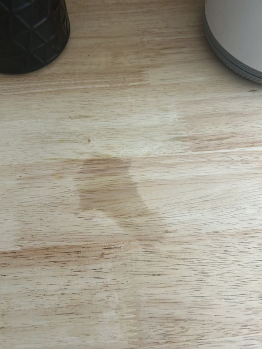 Um armário de cozinha com rodas