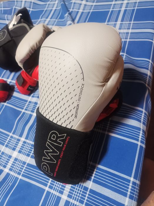 Luvas boxe e peso de pernas