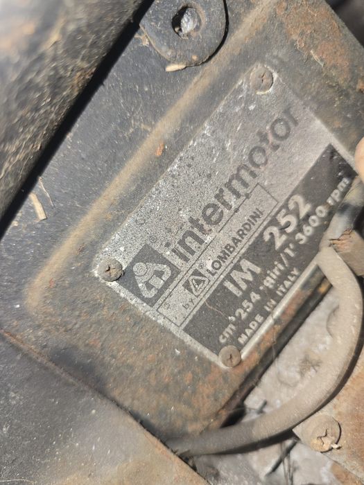 Moto ceifeira com pouco uso , parada alguns anos - Usado