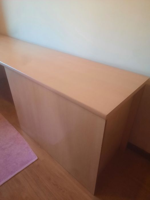 Secretária com sapateira