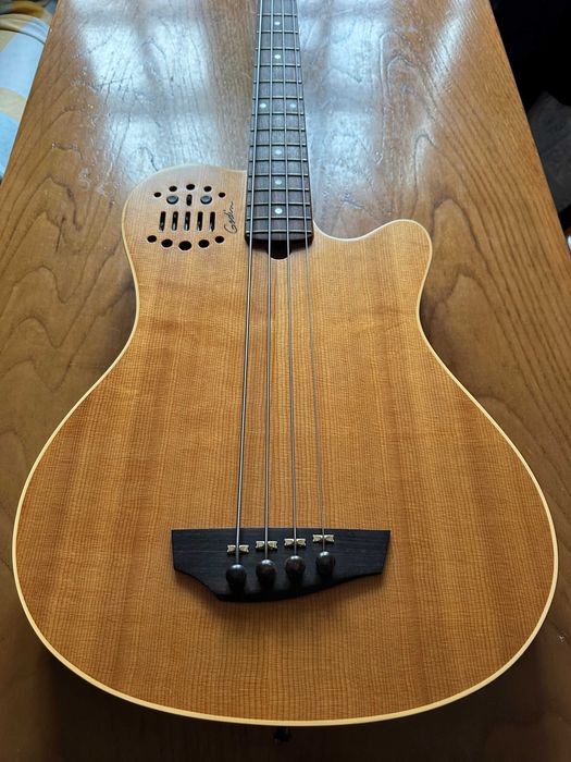 Baixo Godin A4 –  (2006) – Mint Condition + Gig Bag original