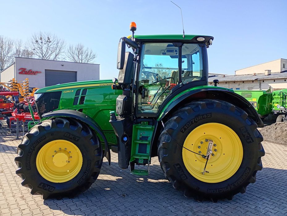 Ciągnik JOHN DEERE 6250R Ultimate Edition CommandPro, SF6000, rok 2019
