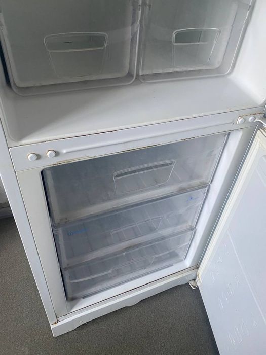 Продам холодильник Indesit BIAA 20