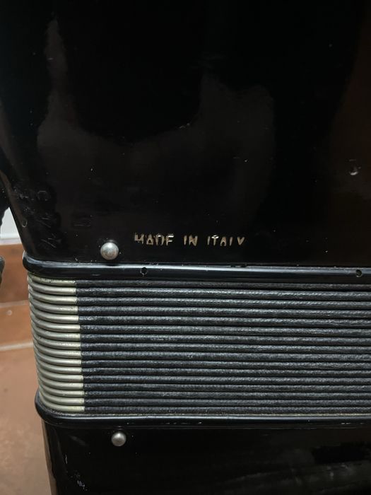 Vendo ou troco Acodeões Hohner Verdi II N e Scandalli