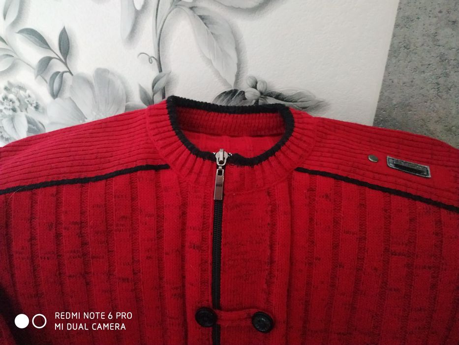 Джемпер  вишневого кольору ,чоловічий.