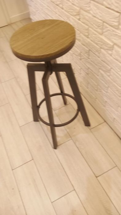 2 hokery firmy halmar