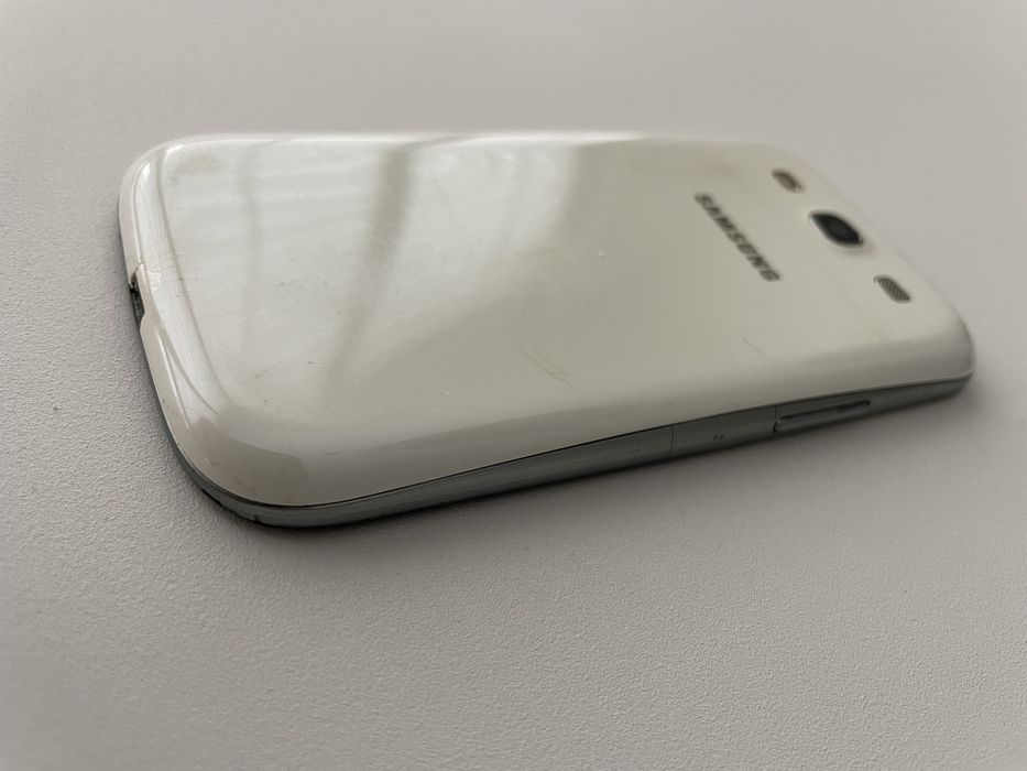 Samsung Galaxy S3 i9300 Biały - używany, sprawny, ślady używania.
