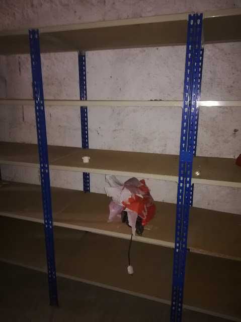 Vendo estantes para loja ou armazém