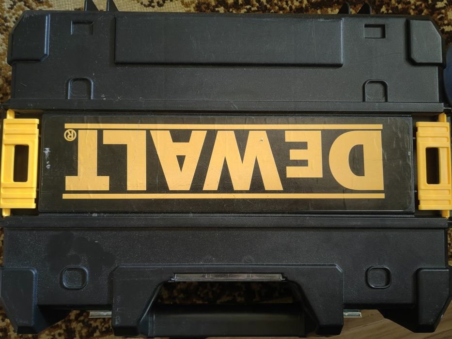 Гайкокрут-Гайковёрт DeWALT