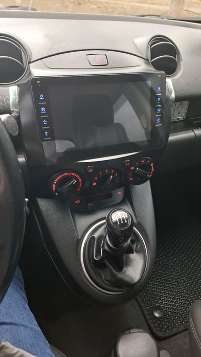 Продам машину Mazda 2