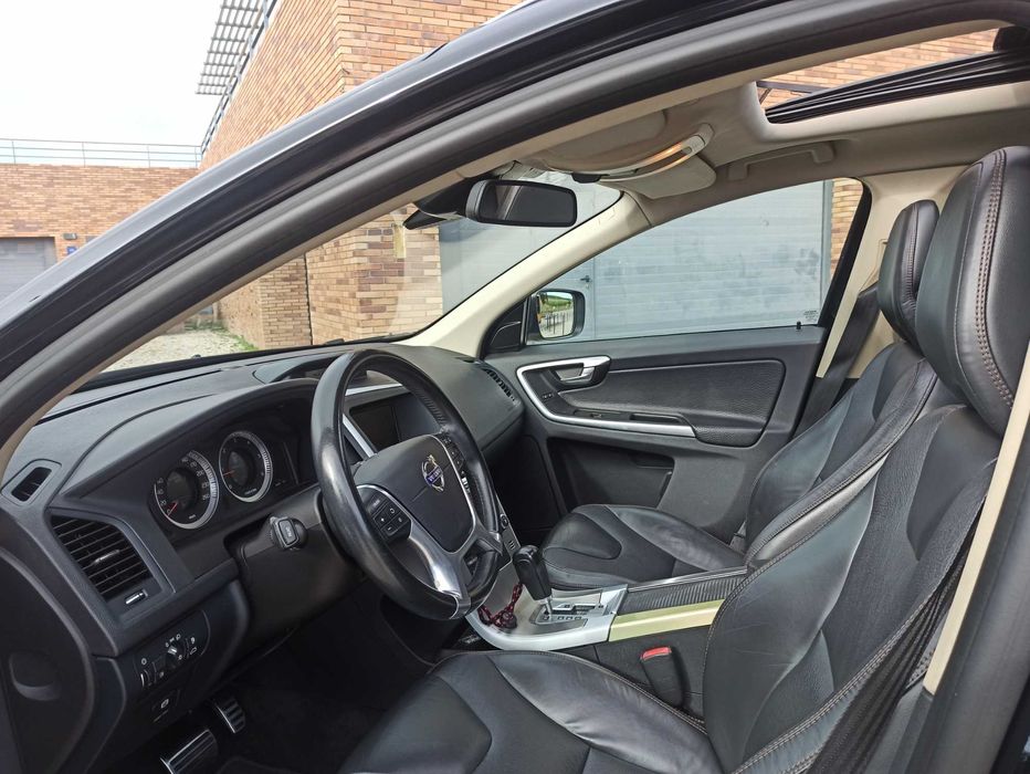 Volvo XC60 D5 205cv AWD Summum - Nacional - Histórico Volvo