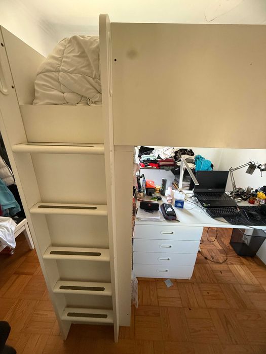 Cama Alta IKEA SMÅSTAD com Secretária de 4 gavetas e Roupeiro