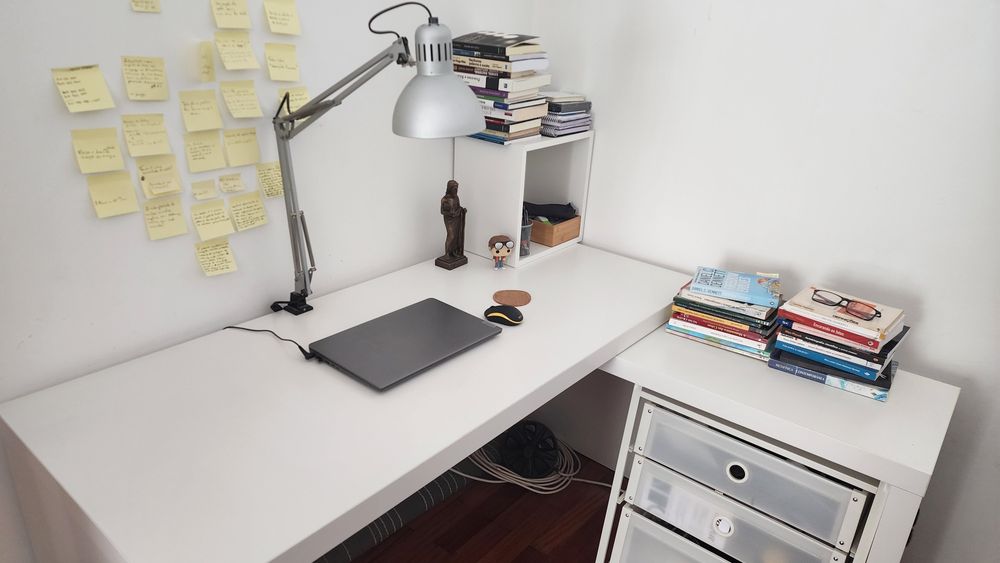 Mesa de escritório/escrivaninha, gaveteiro, estante