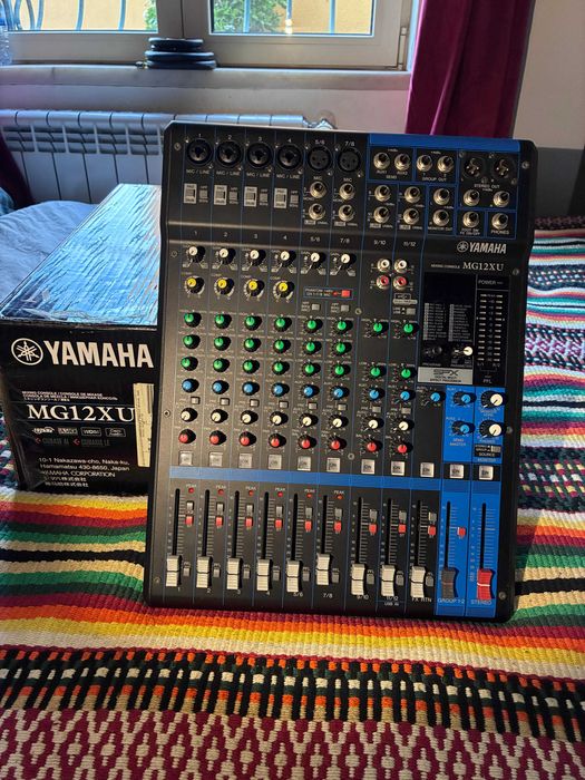 Mesa de mistura analógica Yamaha MG12XU