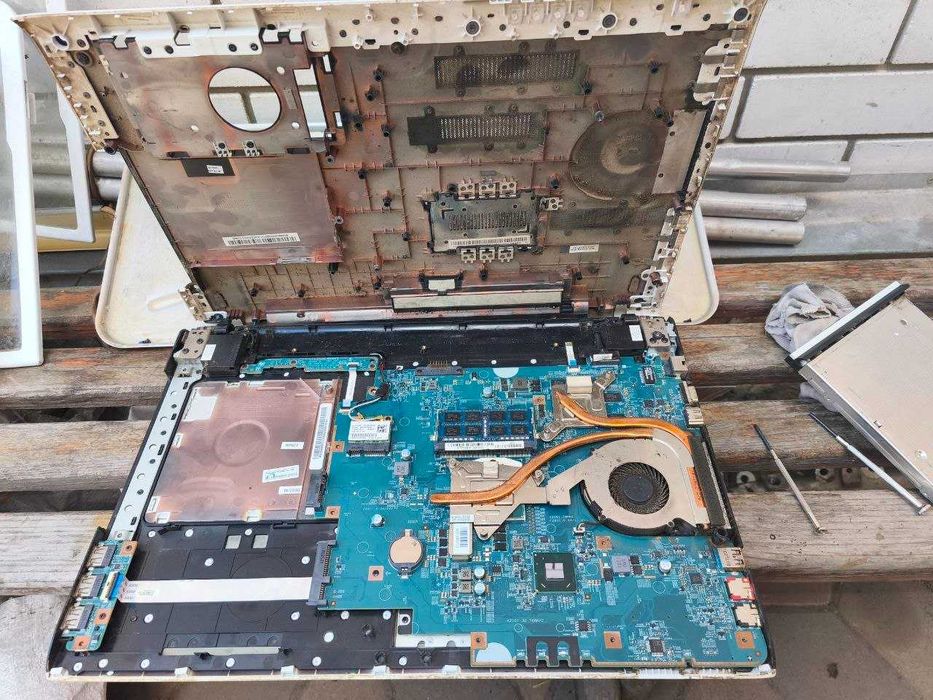 Ноутбук Sony Vaio E17 на запчастини