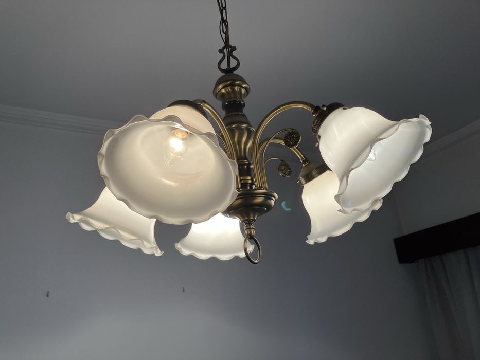 Candeeiro latao 5 bracos ( falta um vidro)